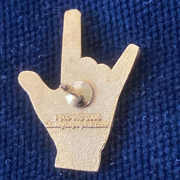 “I love you” in sign language Silver-toned Hand inside a gold-toned hand pin - Picture 4 of 6